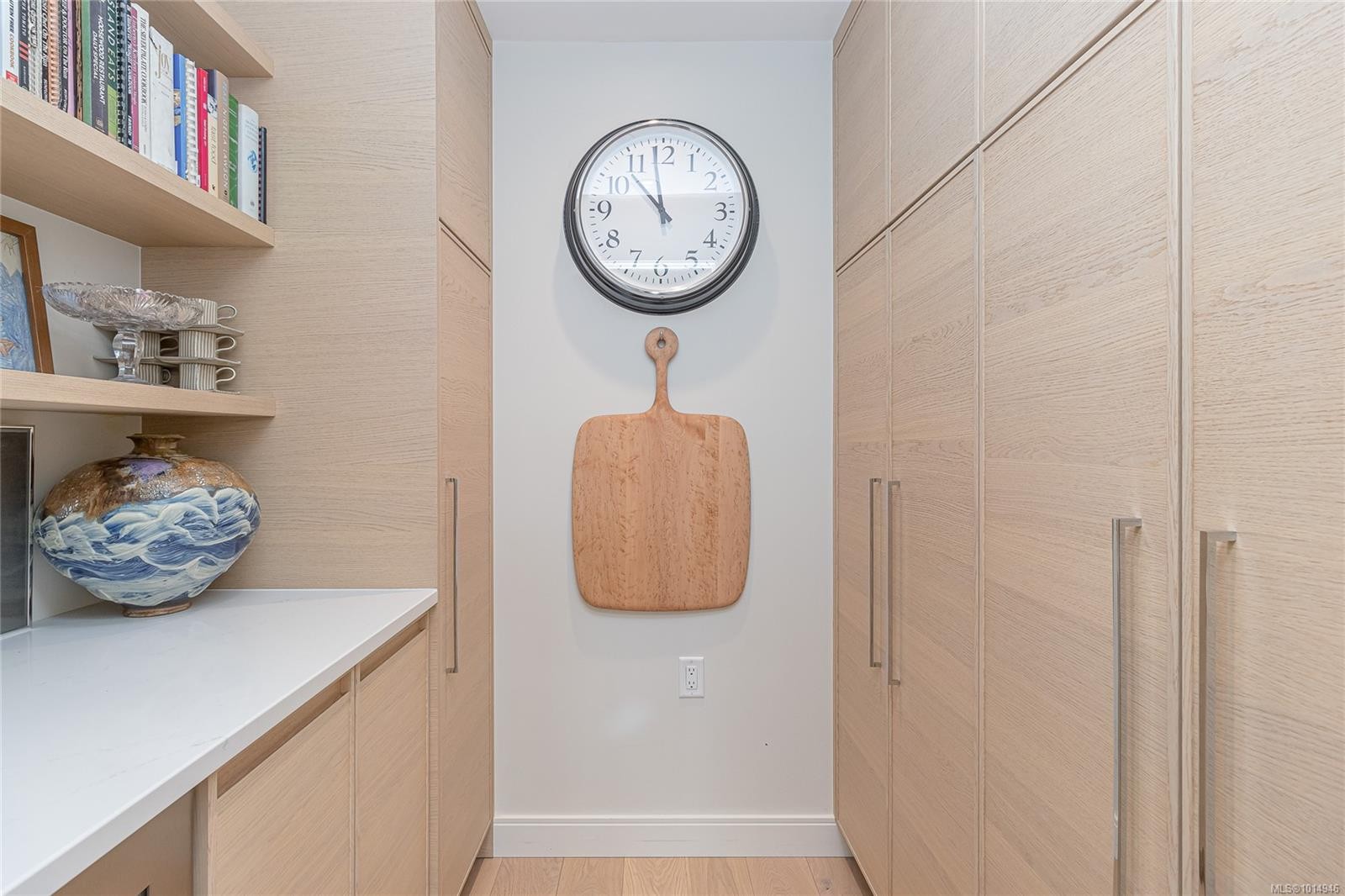 209-1916 Oak Bay Ave, Victoria, BC - Indoor Photo Showing Other Room