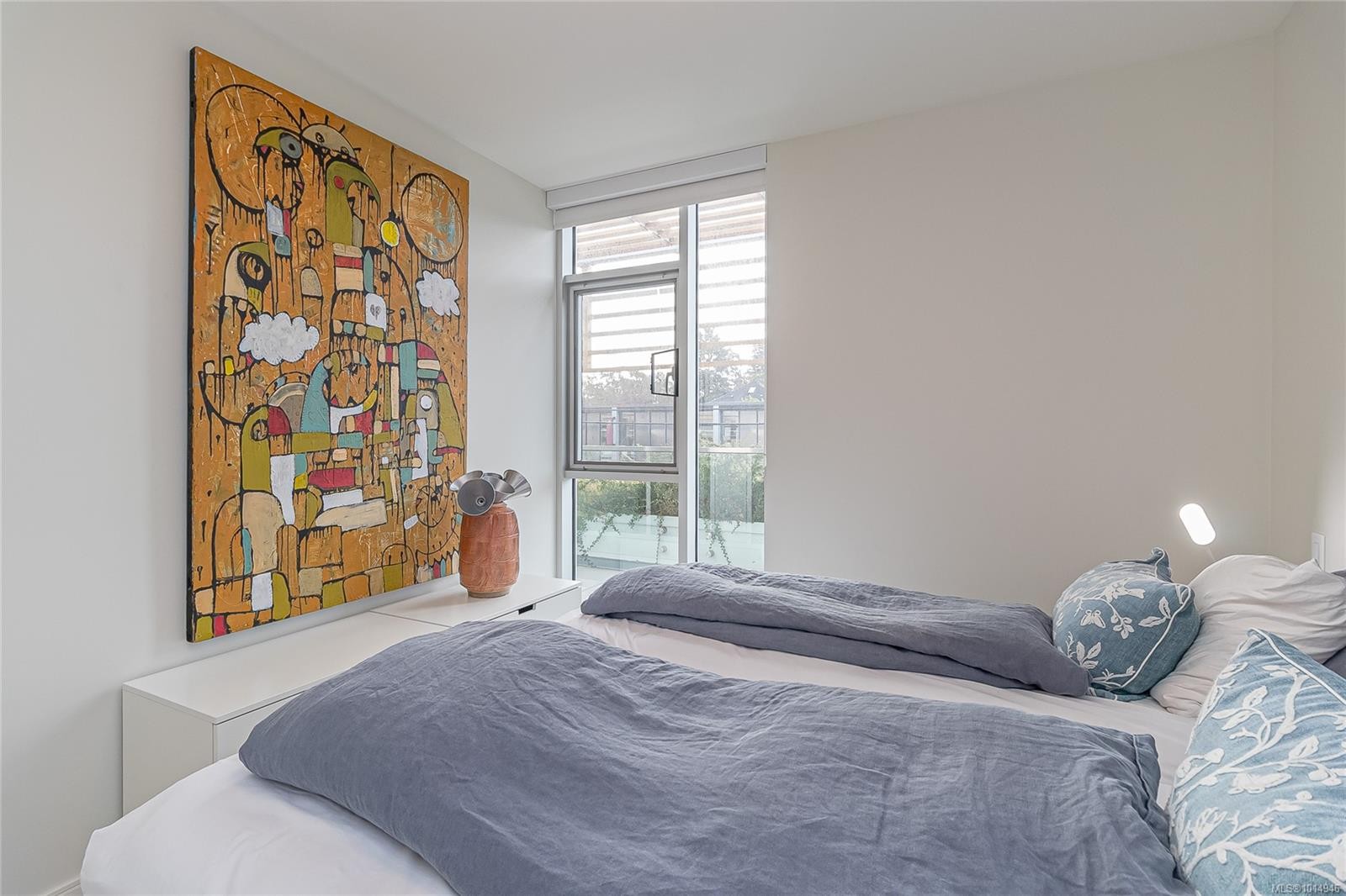 209-1916 Oak Bay Ave, Victoria, BC - Indoor Photo Showing Bedroom