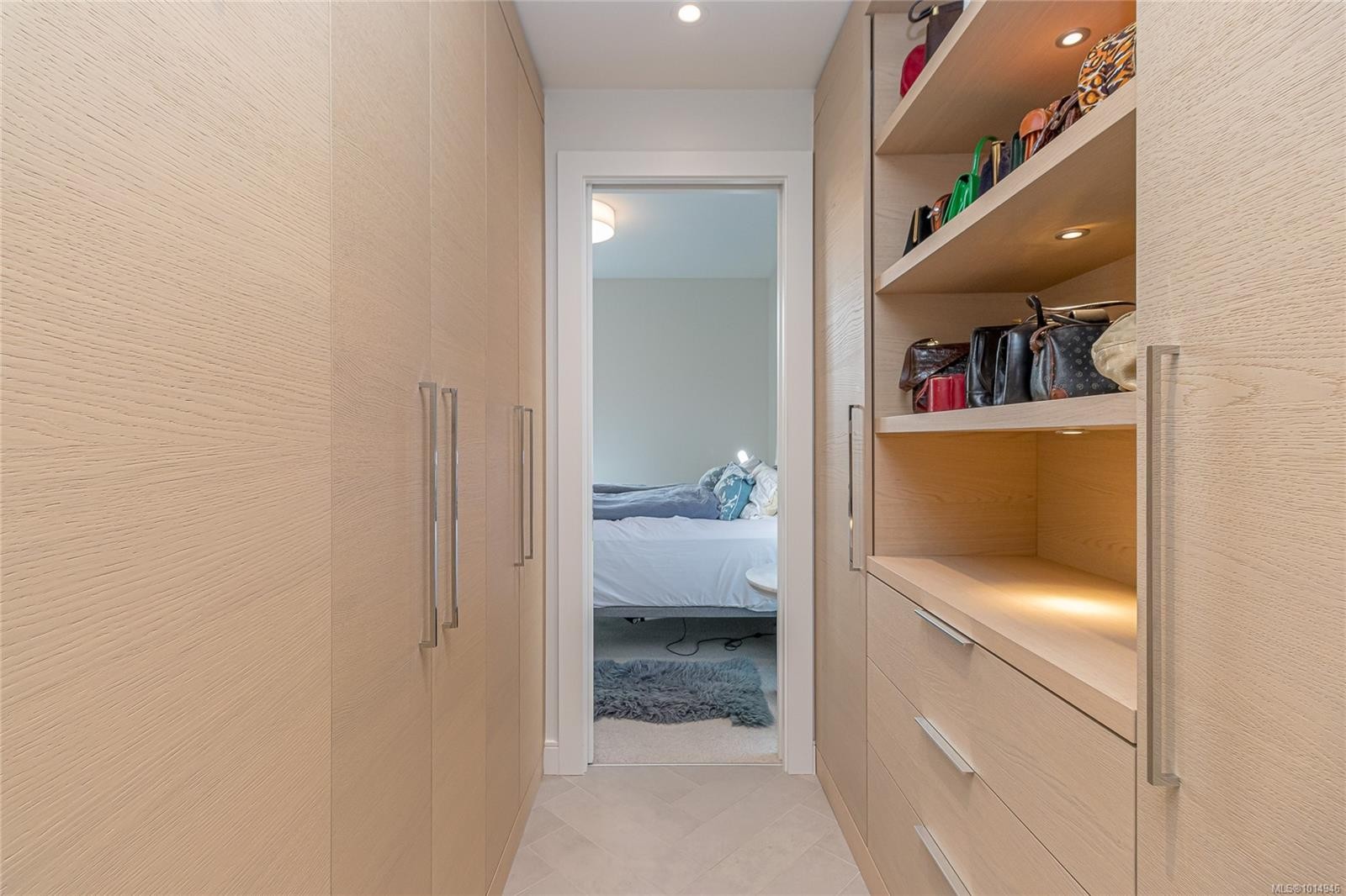 209-1916 Oak Bay Ave, Victoria, BC - Indoor