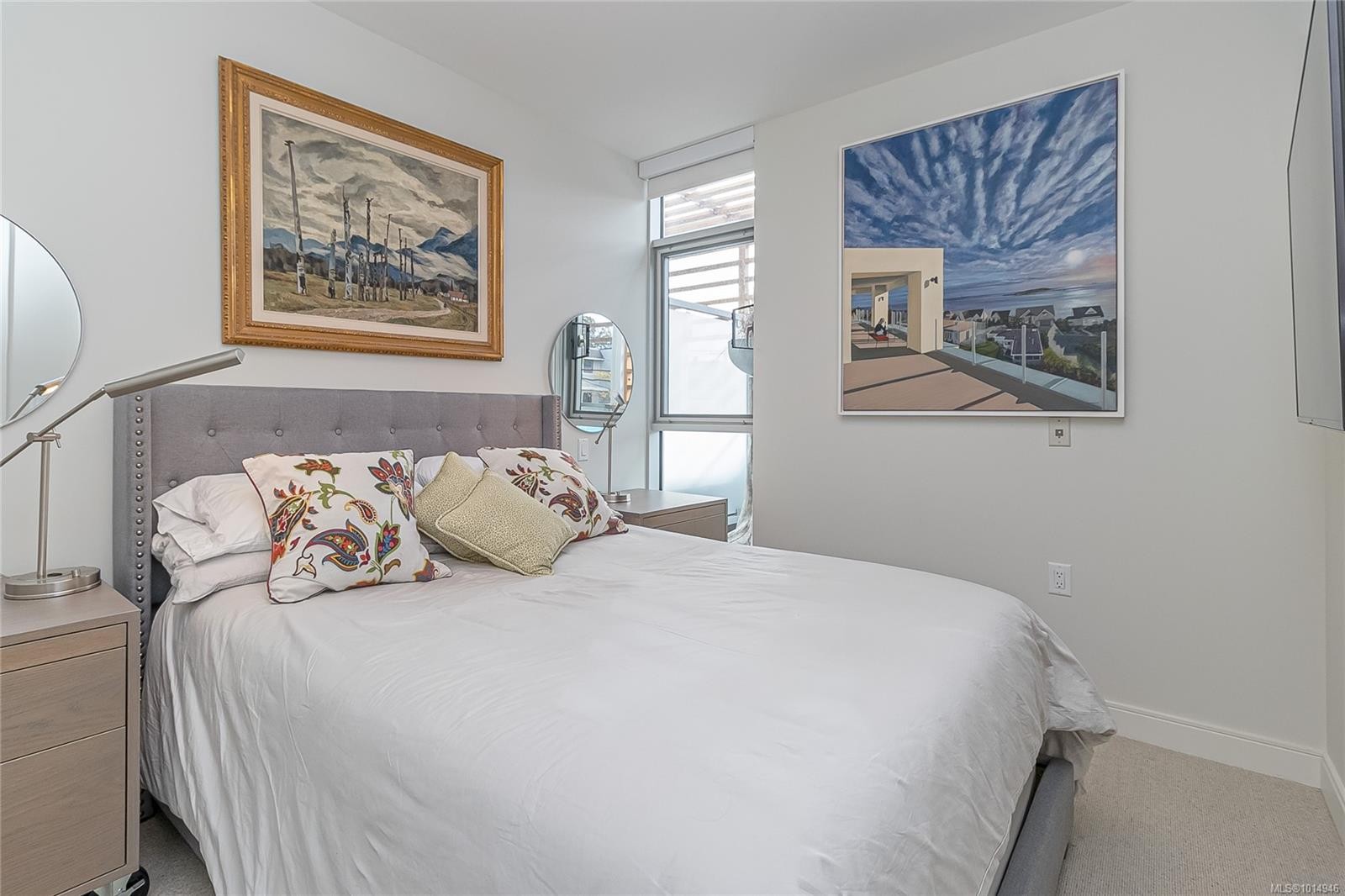 209-1916 Oak Bay Ave, Victoria, BC - Indoor Photo Showing Bedroom