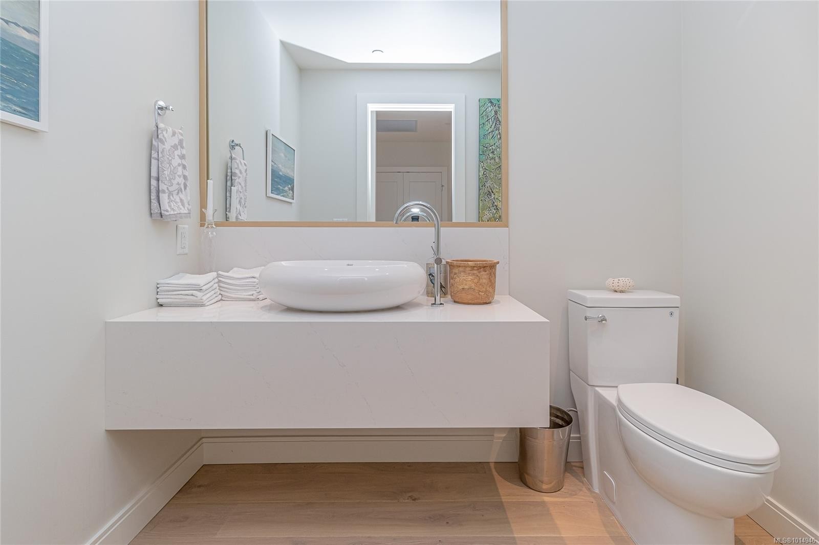 209-1916 Oak Bay Ave, Victoria, BC - Indoor Photo Showing Bathroom