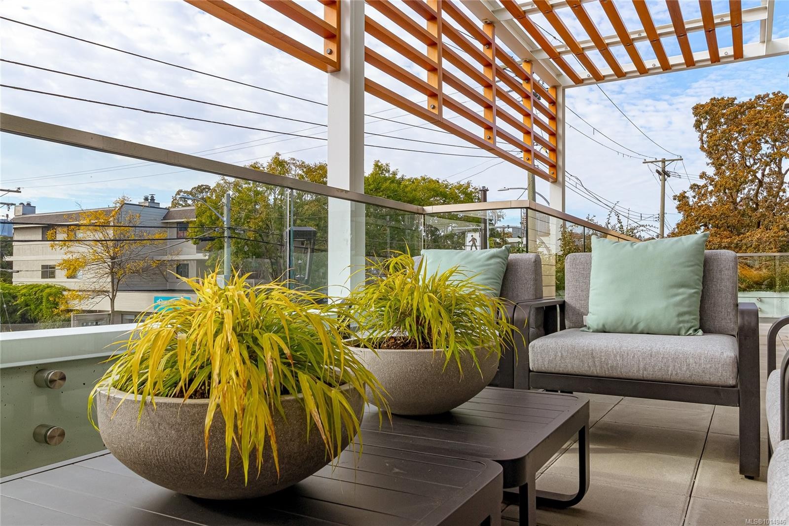 209-1916 Oak Bay Ave, Victoria, BC - Outdoor With Deck Patio Veranda With Exterior