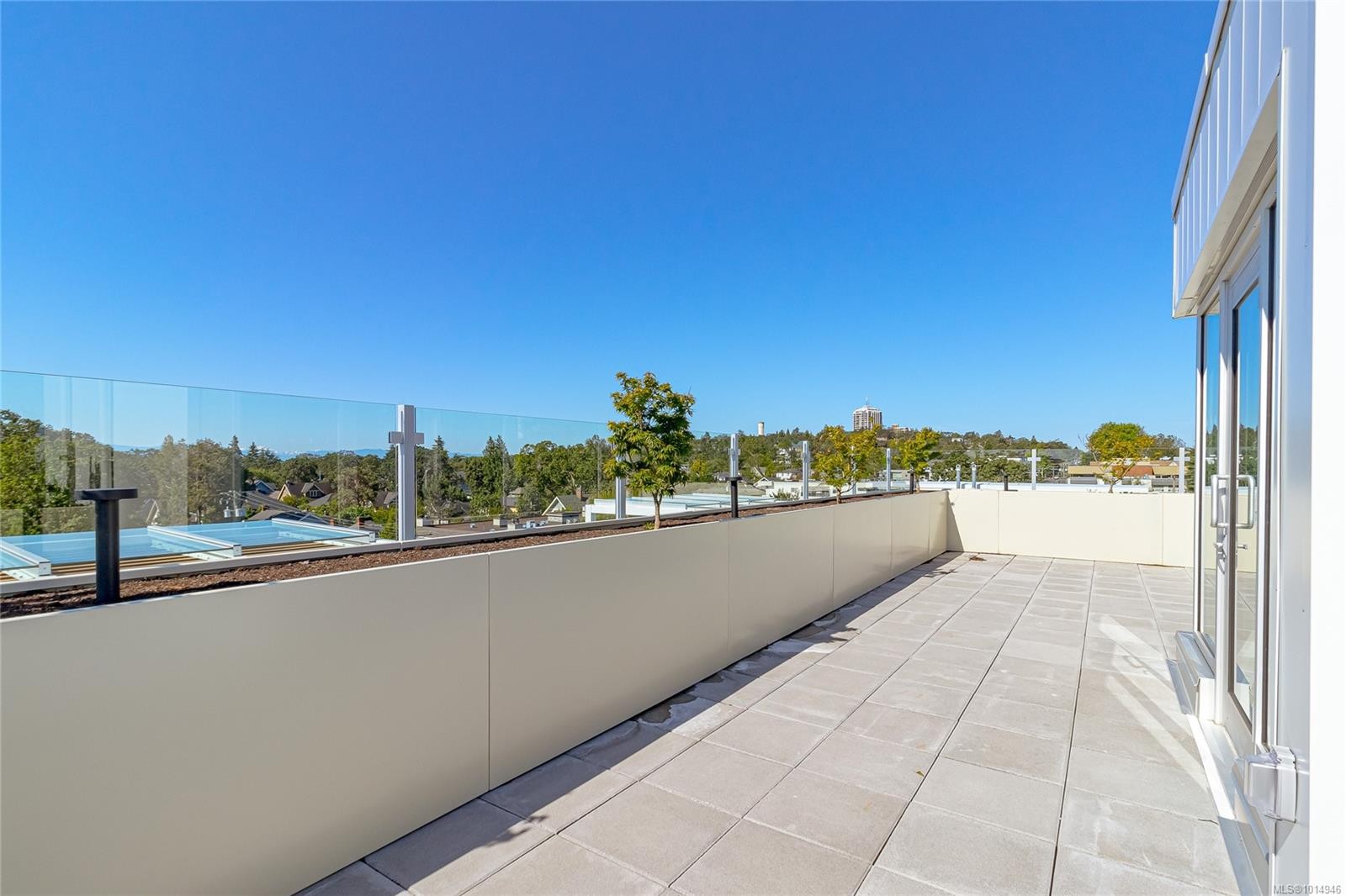 209-1916 Oak Bay Ave, Victoria, BC - Outdoor