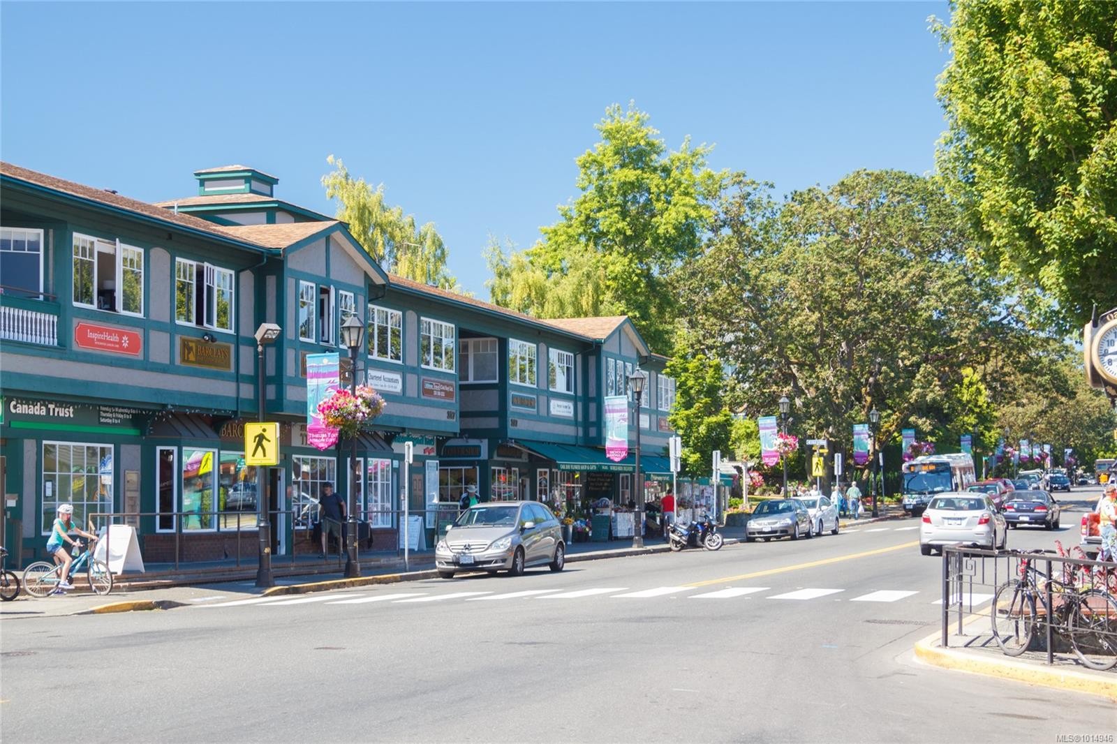 209-1916 Oak Bay Ave, Victoria, BC - Outdoor