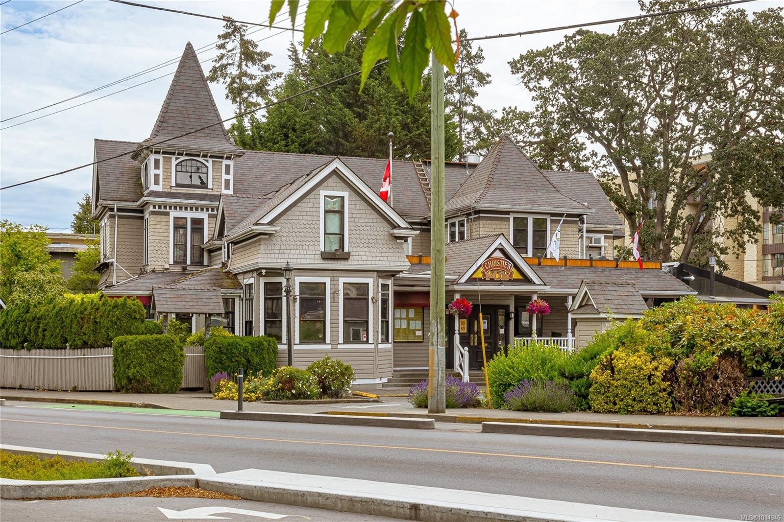 209-1916 Oak Bay Ave, Victoria, BC - Outdoor With Facade