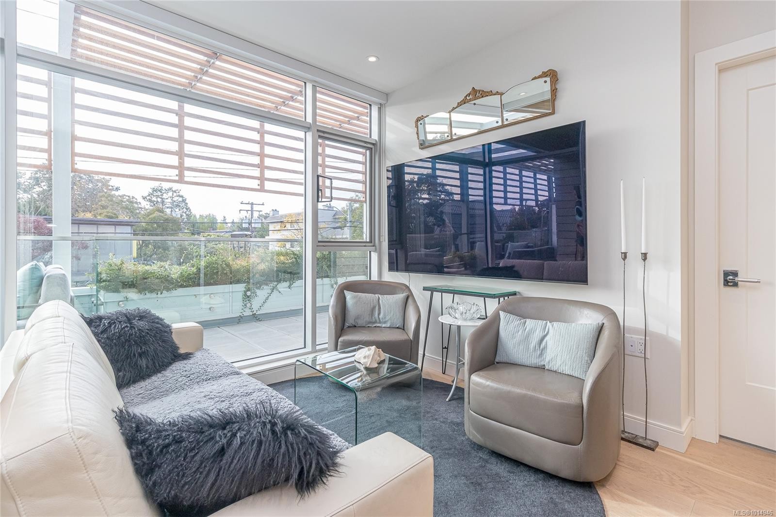 209-1916 Oak Bay Ave, Victoria, BC - Indoor