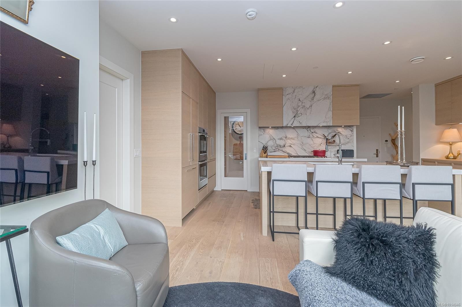 209-1916 Oak Bay Ave, Victoria, BC - Indoor