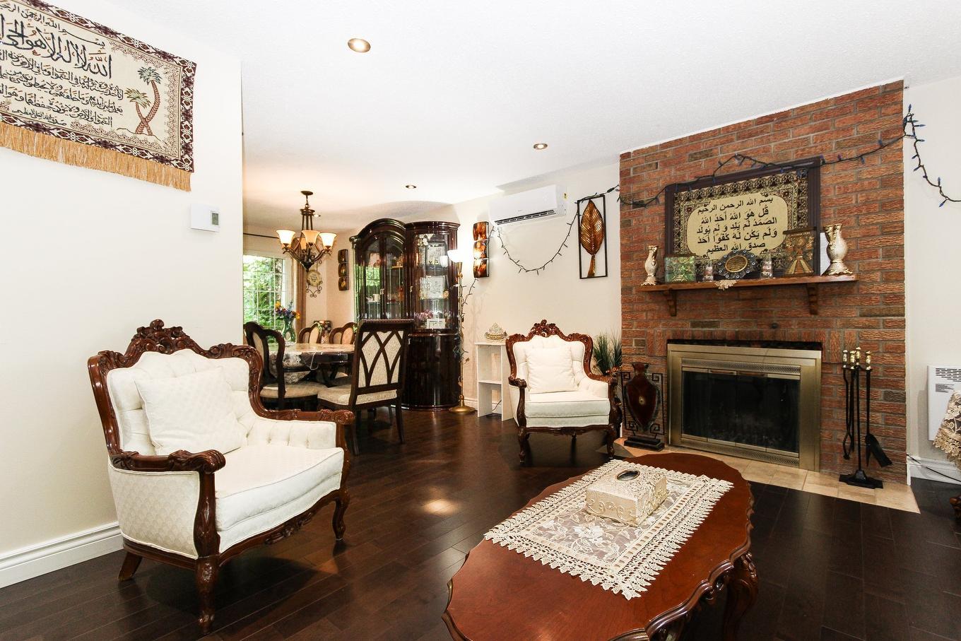 Salon - 3279 Rue Léon-Brisebois, Montréal (L'Île-Bizard/Sainte-Geneviève), QC - Indoor Photo Showing Living Room With Fireplace