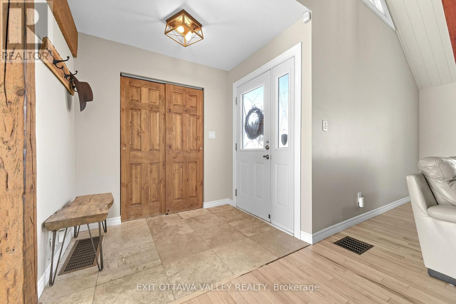 36 Thomas Street, Deep River, ON - Indoor