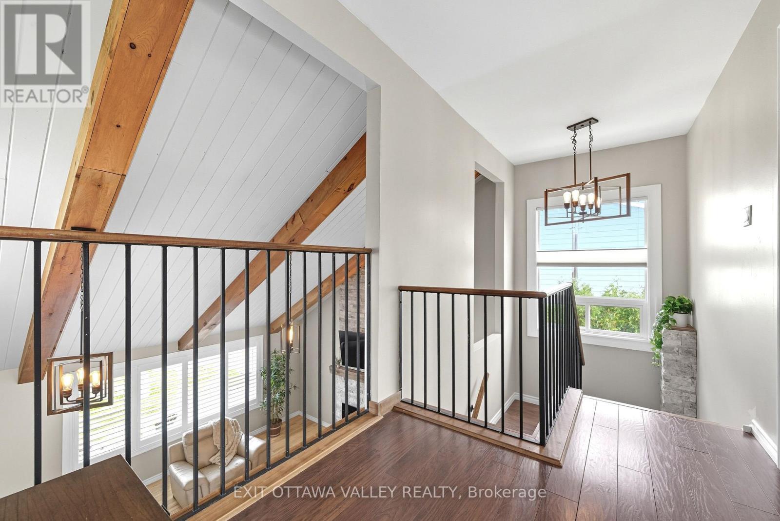 36 Thomas Street, Deep River, ON - Indoor Photo Showing Other Room