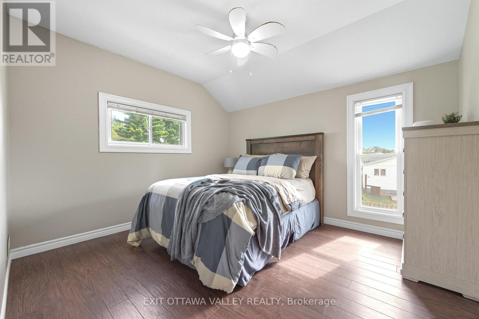 36 Thomas Street, Deep River, ON - Indoor Photo Showing Bedroom
