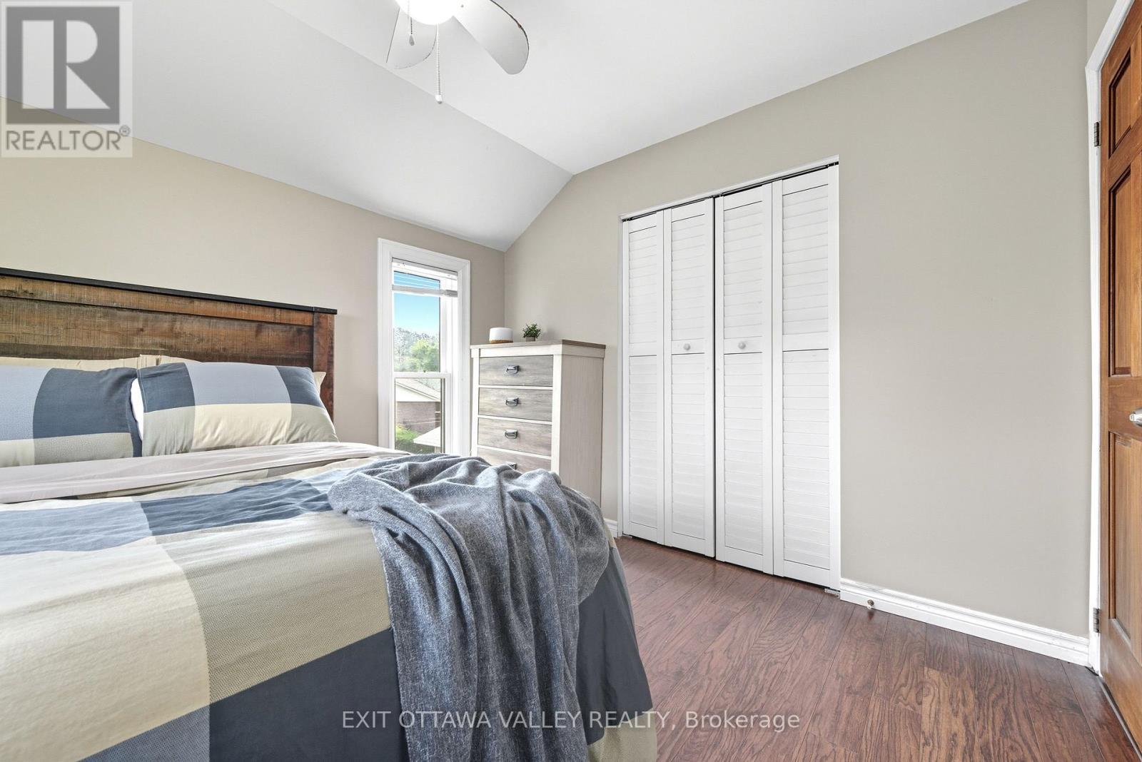 36 Thomas Street, Deep River, ON - Indoor Photo Showing Bedroom