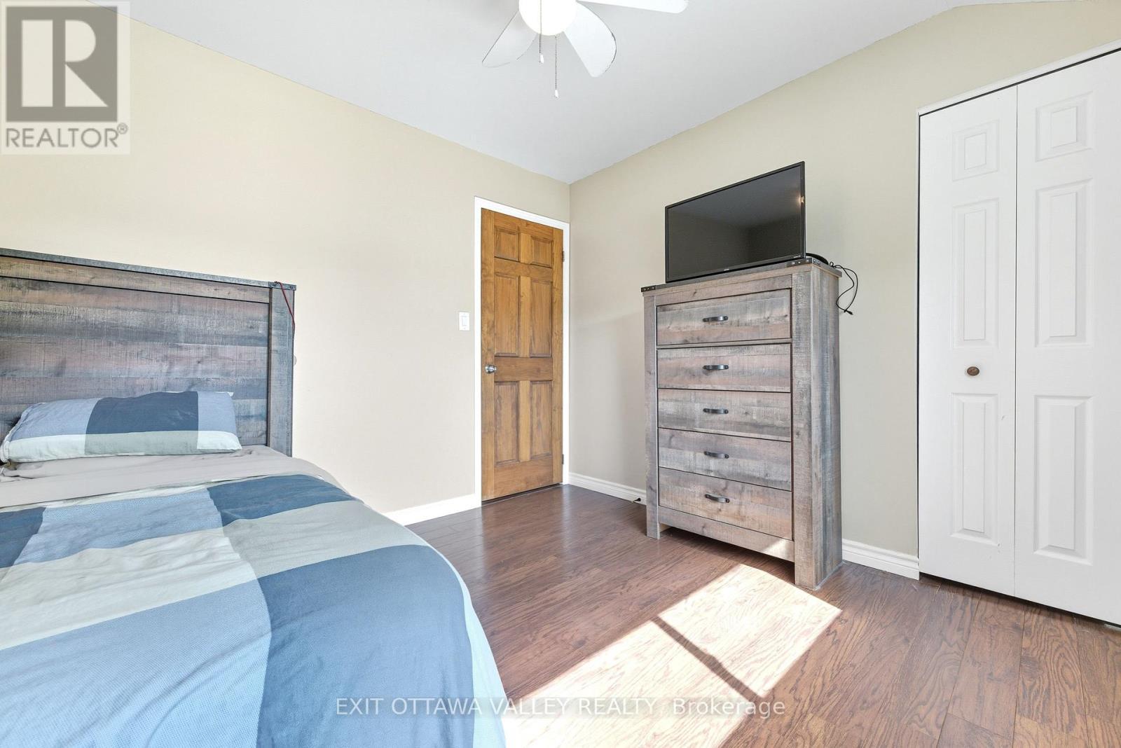 36 Thomas Street, Deep River, ON - Indoor Photo Showing Bedroom