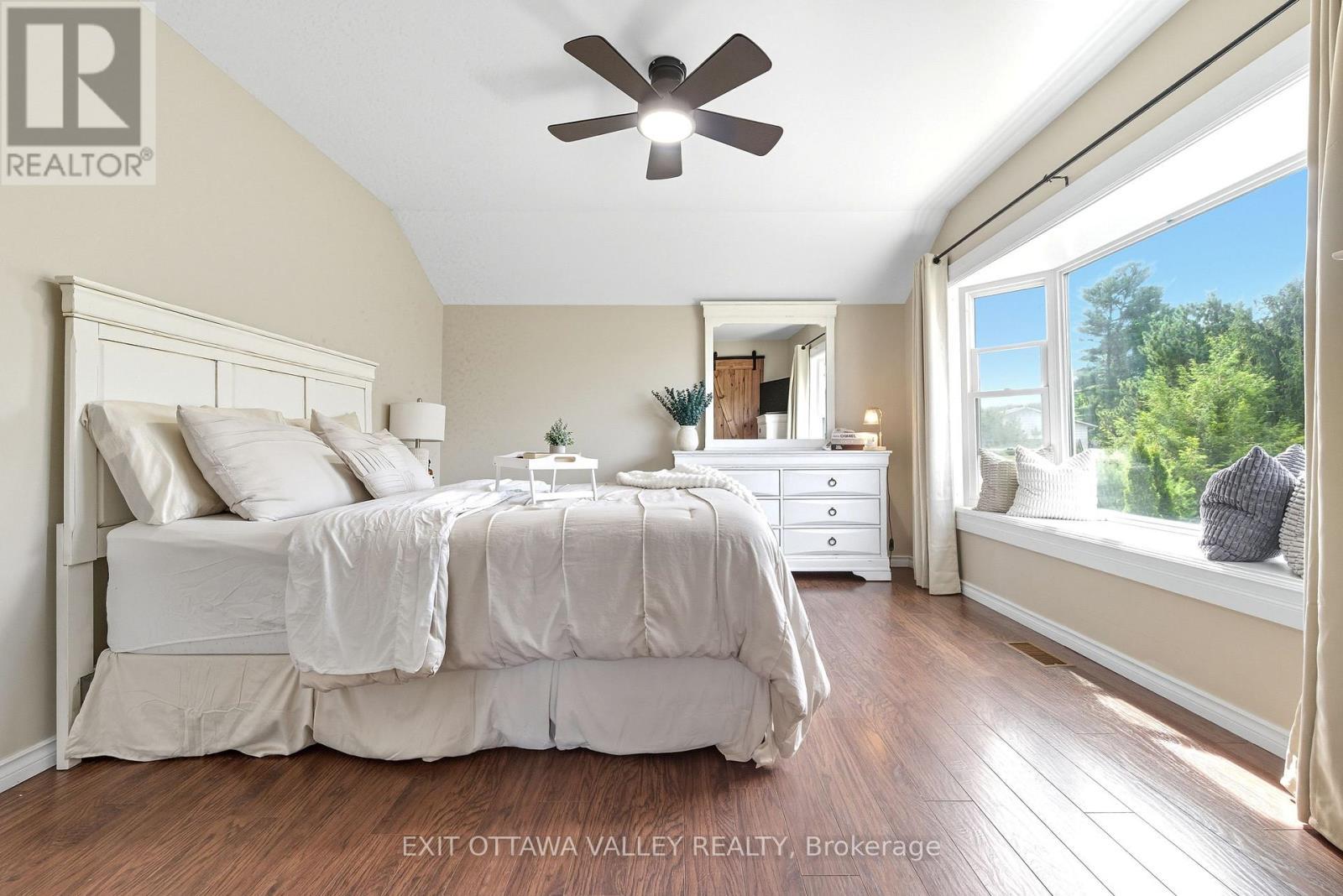 36 Thomas Street, Deep River, ON - Indoor Photo Showing Bedroom