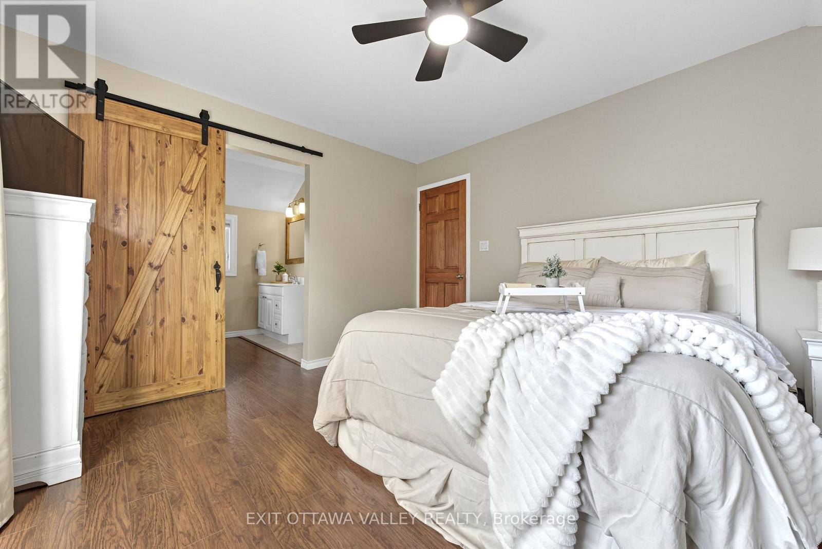 36 Thomas Street, Deep River, ON - Indoor Photo Showing Bedroom