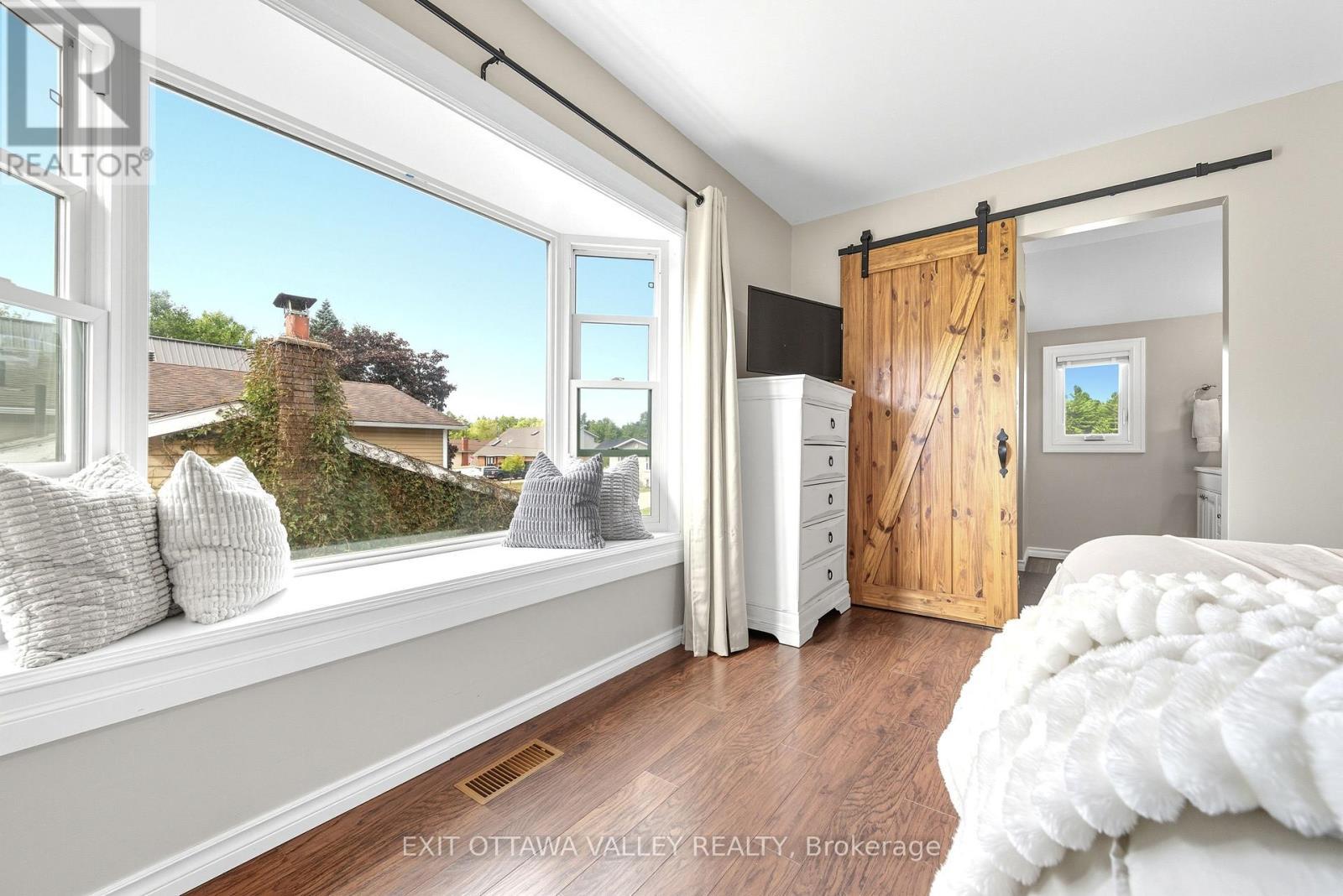 36 Thomas Street, Deep River, ON - Indoor Photo Showing Bedroom