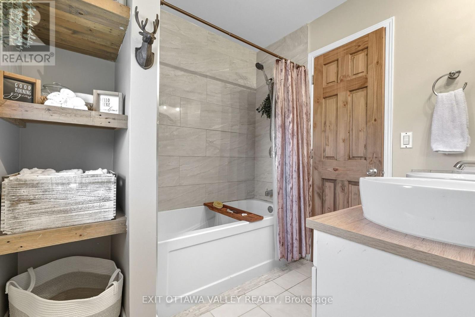 36 Thomas Street, Deep River, ON - Indoor Photo Showing Bathroom