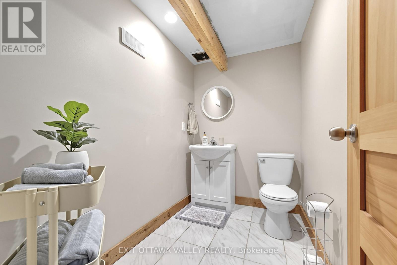 36 Thomas Street, Deep River, ON - Indoor Photo Showing Bathroom