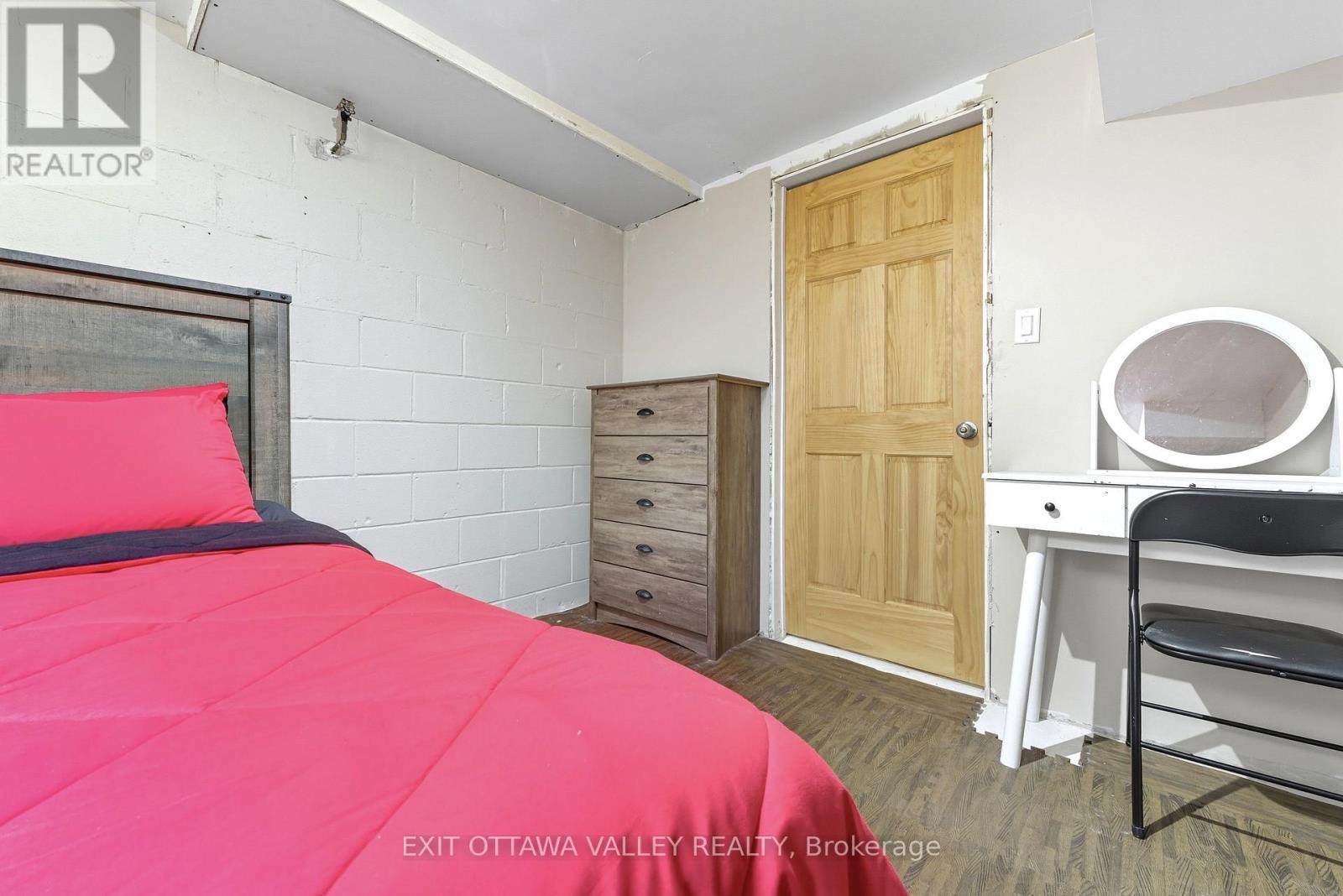 36 Thomas Street, Deep River, ON - Indoor Photo Showing Bedroom