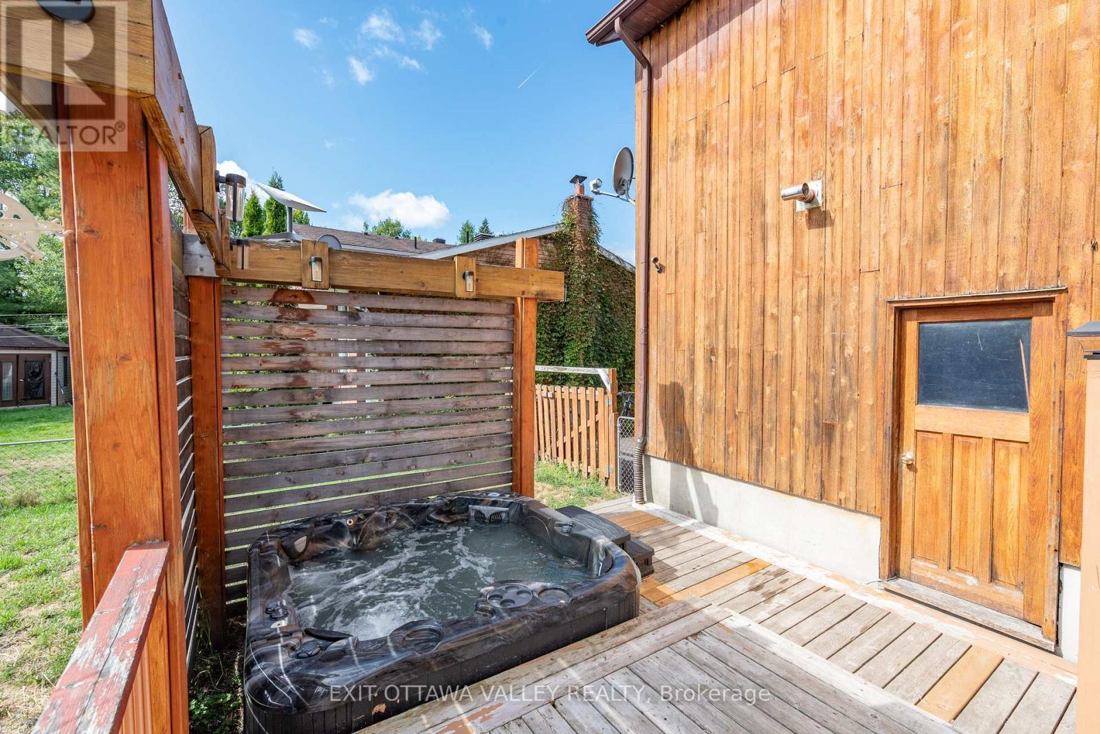 36 Thomas Street, Deep River, ON - Outdoor With Exterior