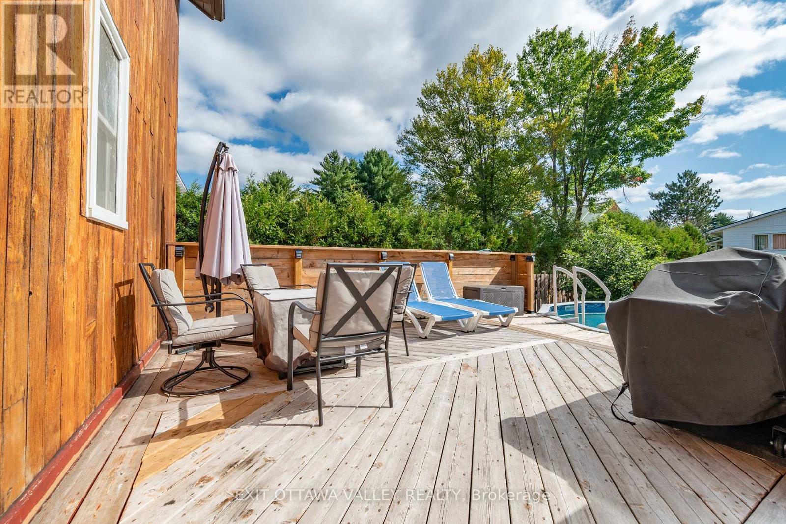 36 Thomas Street, Deep River, ON - Outdoor With Deck Patio Veranda With Exterior
