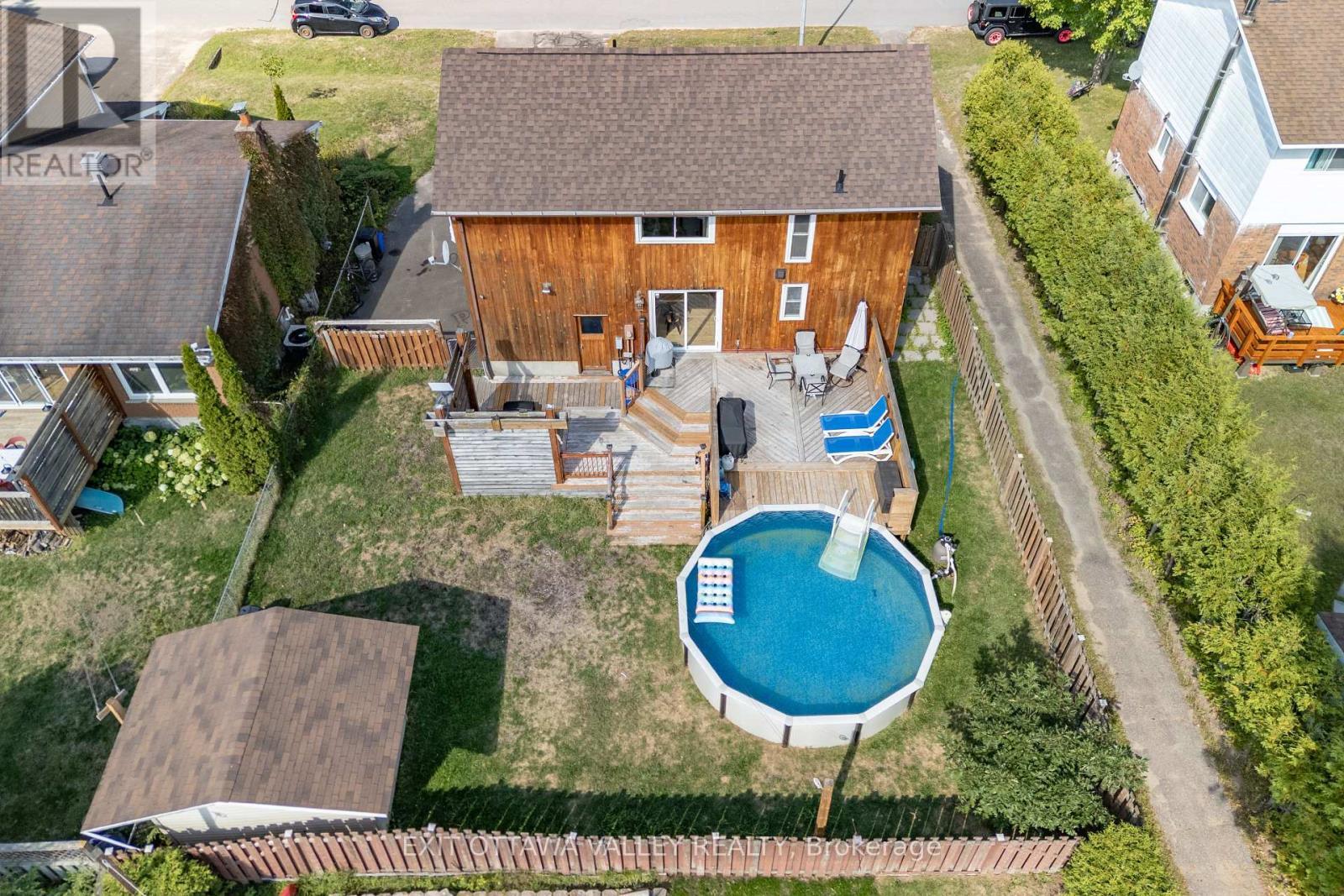 36 Thomas Street, Deep River, ON - Outdoor With Above Ground Pool
