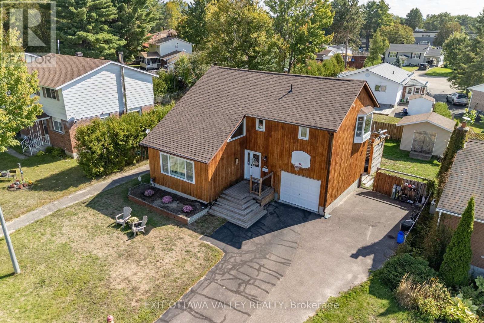 36 Thomas Street, Deep River, ON - Outdoor