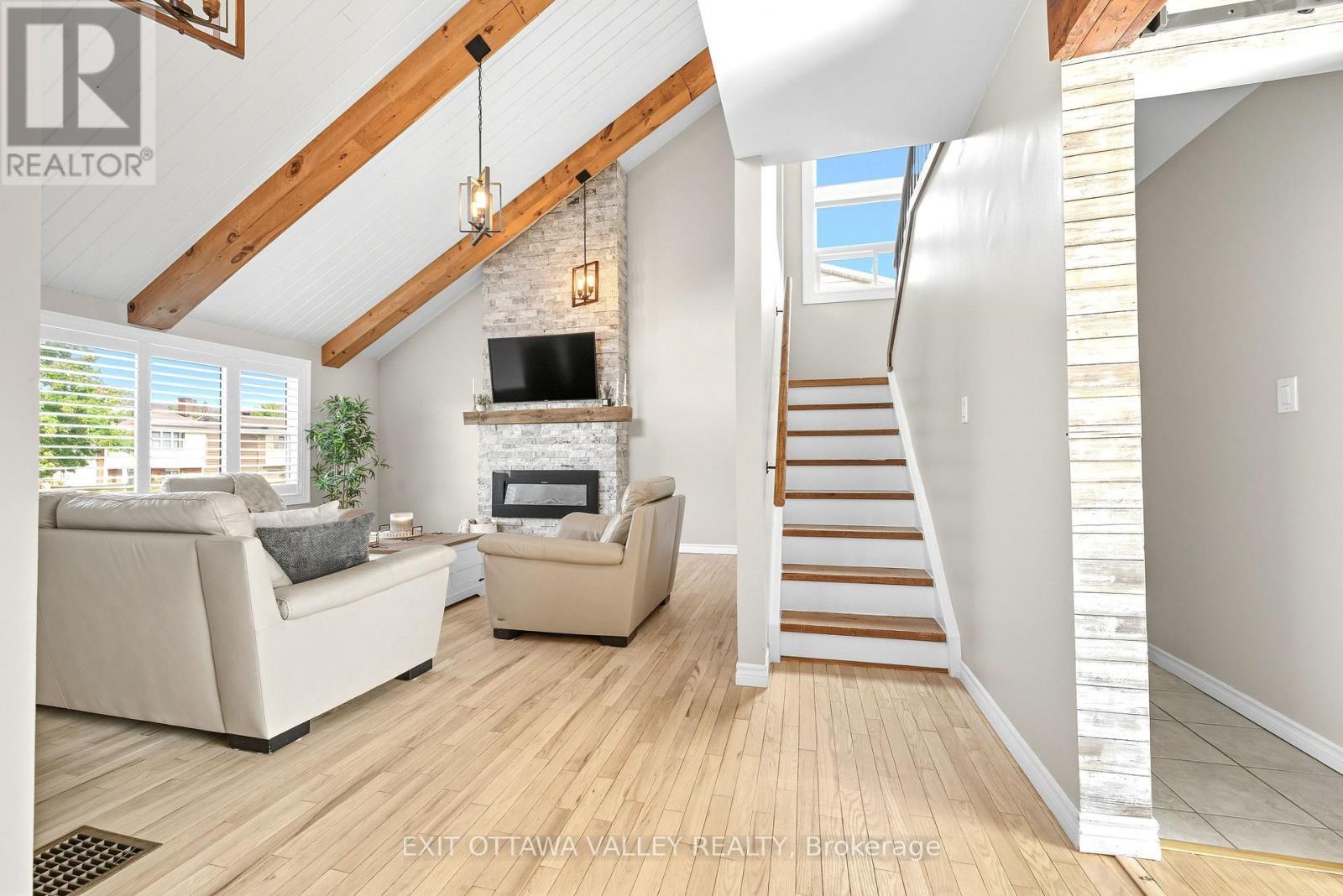 36 Thomas Street, Deep River, ON - Indoor With Fireplace