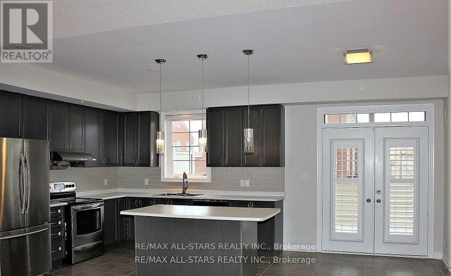 60 Cathedral High Street, Markham, ON - Indoor Photo Showing Kitchen With Upgraded Kitchen