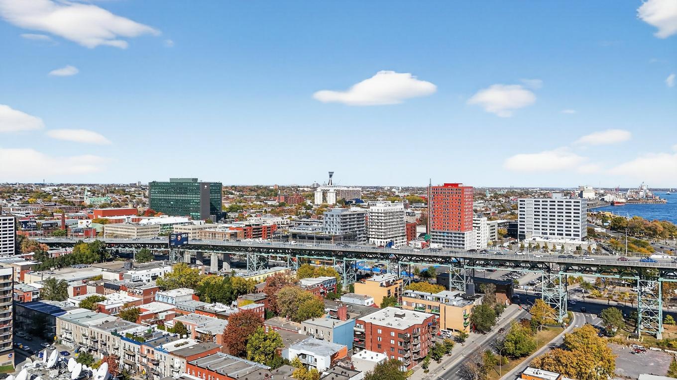 Aerial photo - 103-2001 Boul. René-Lévesque E., Montréal (Ville-Marie), QC - Outdoor With View