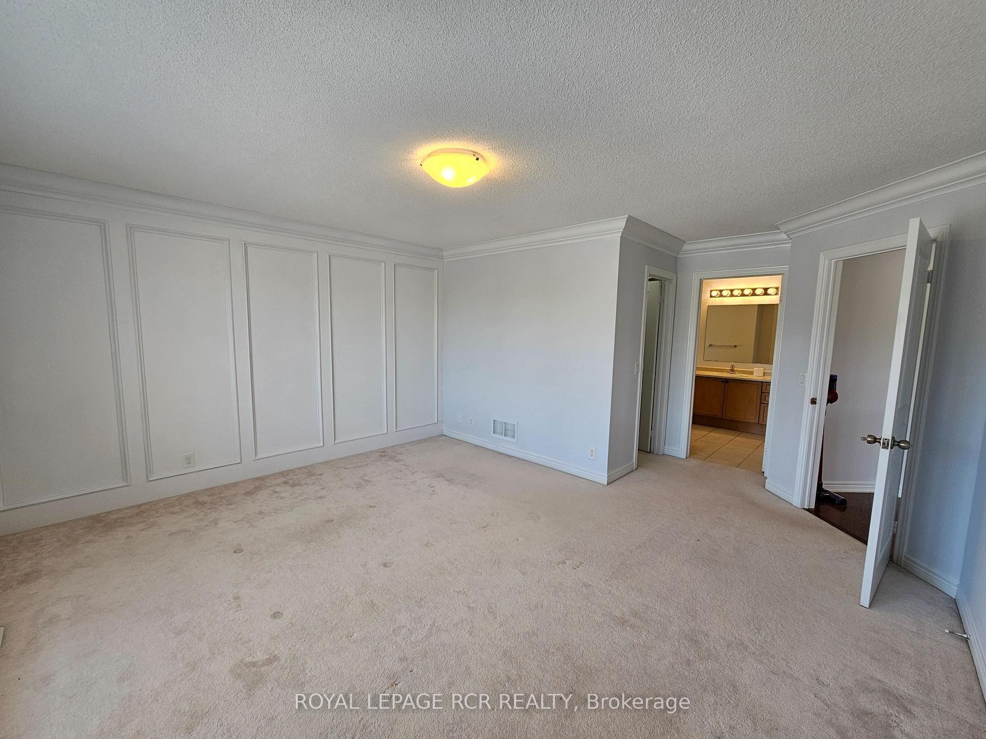 40 Thatcher Crescent, East Gwillimbury, ON - Indoor Photo Showing Other Room