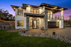 650 Lazo Rd Comox, BC V9M 3V4