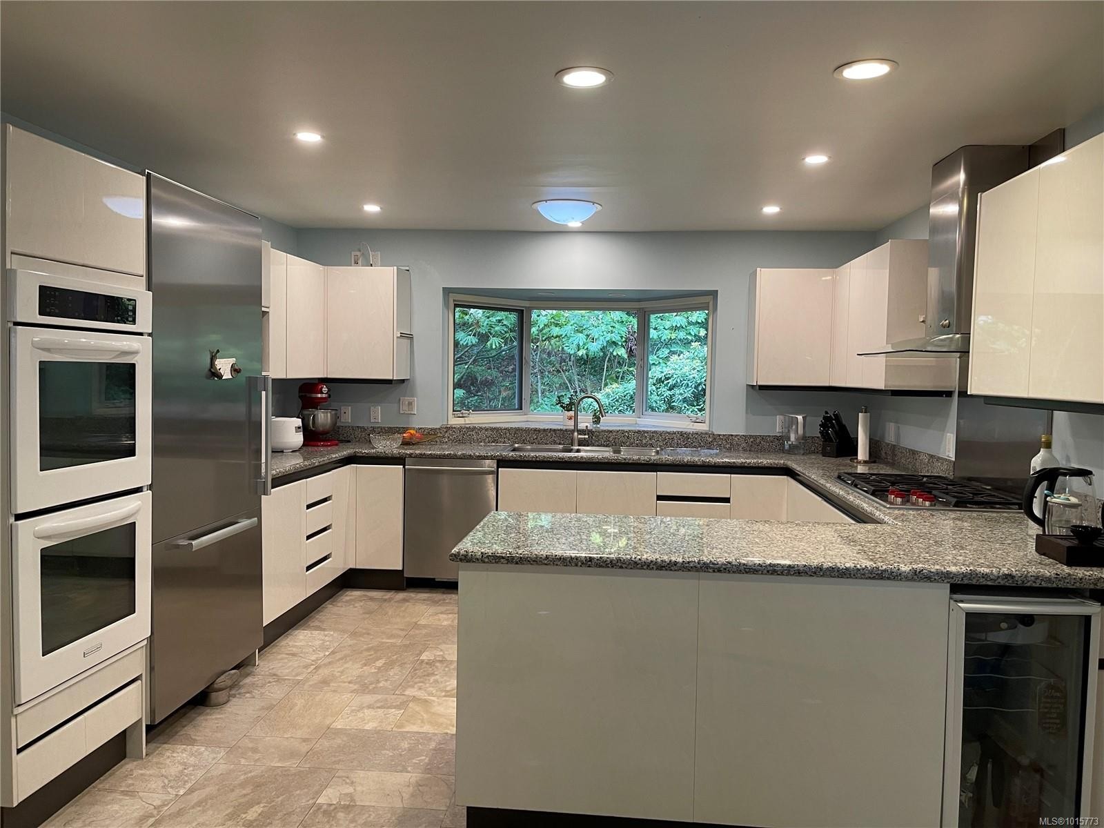 2559 Bermuda Pl, Saanich, BC