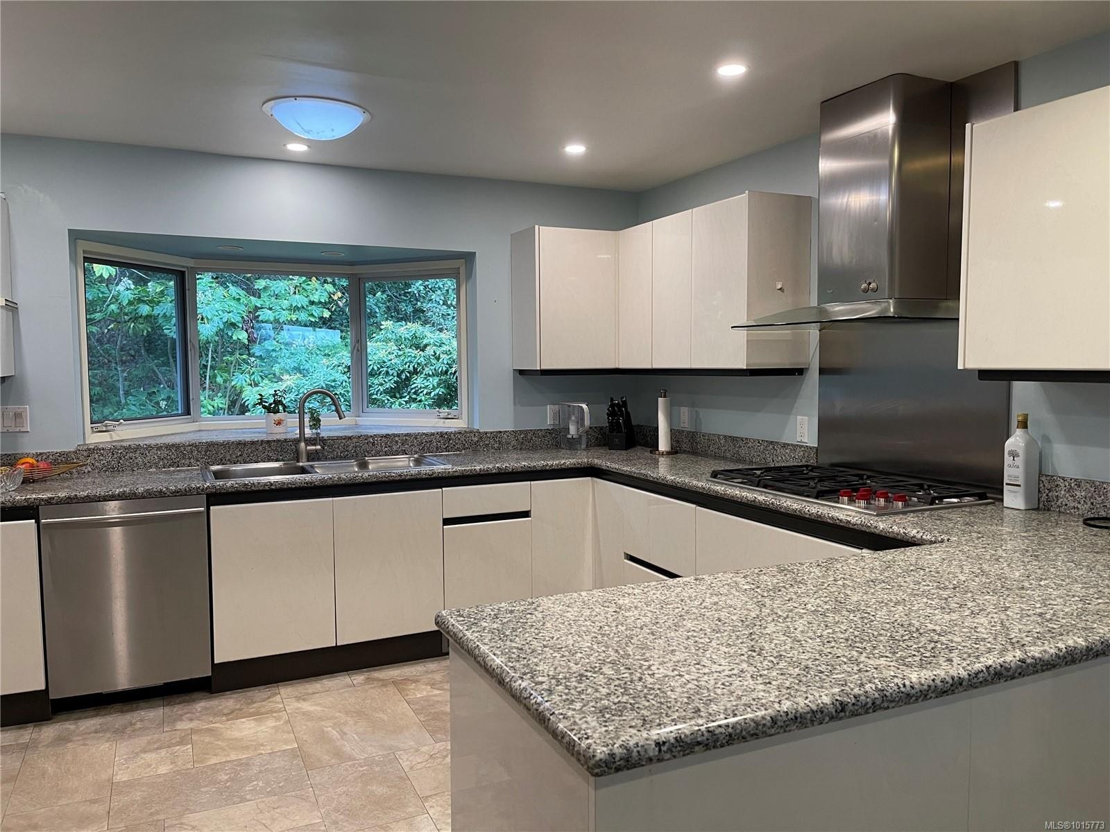 2559 Bermuda Pl, Saanich, BC