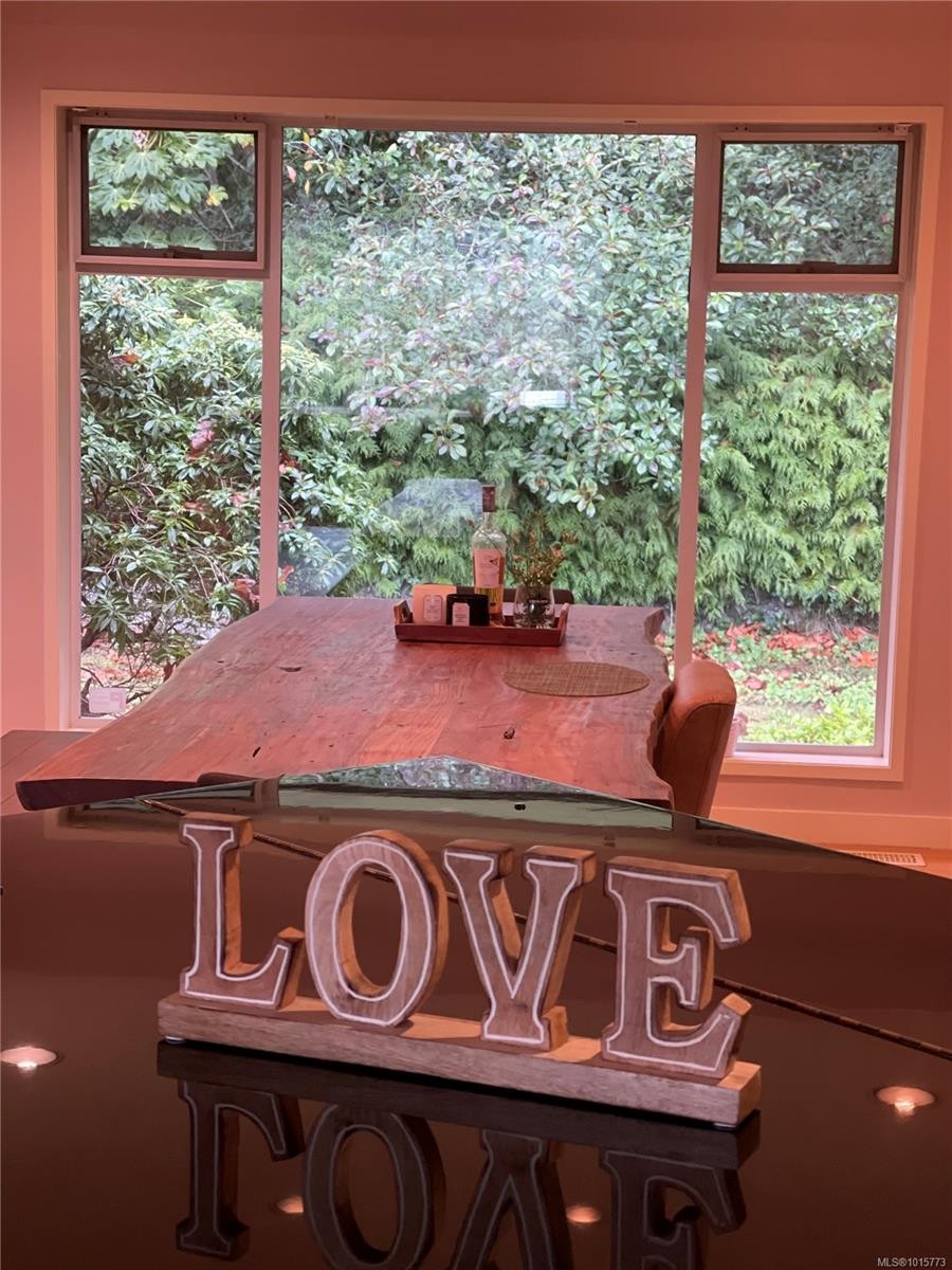 2559 Bermuda Pl, Saanich, BC