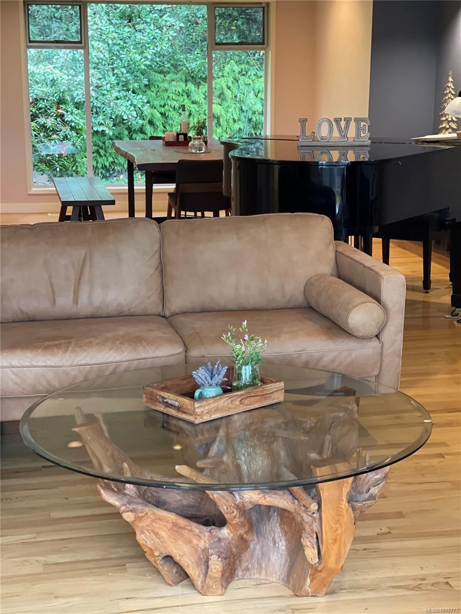 2559 Bermuda Pl, Saanich, BC