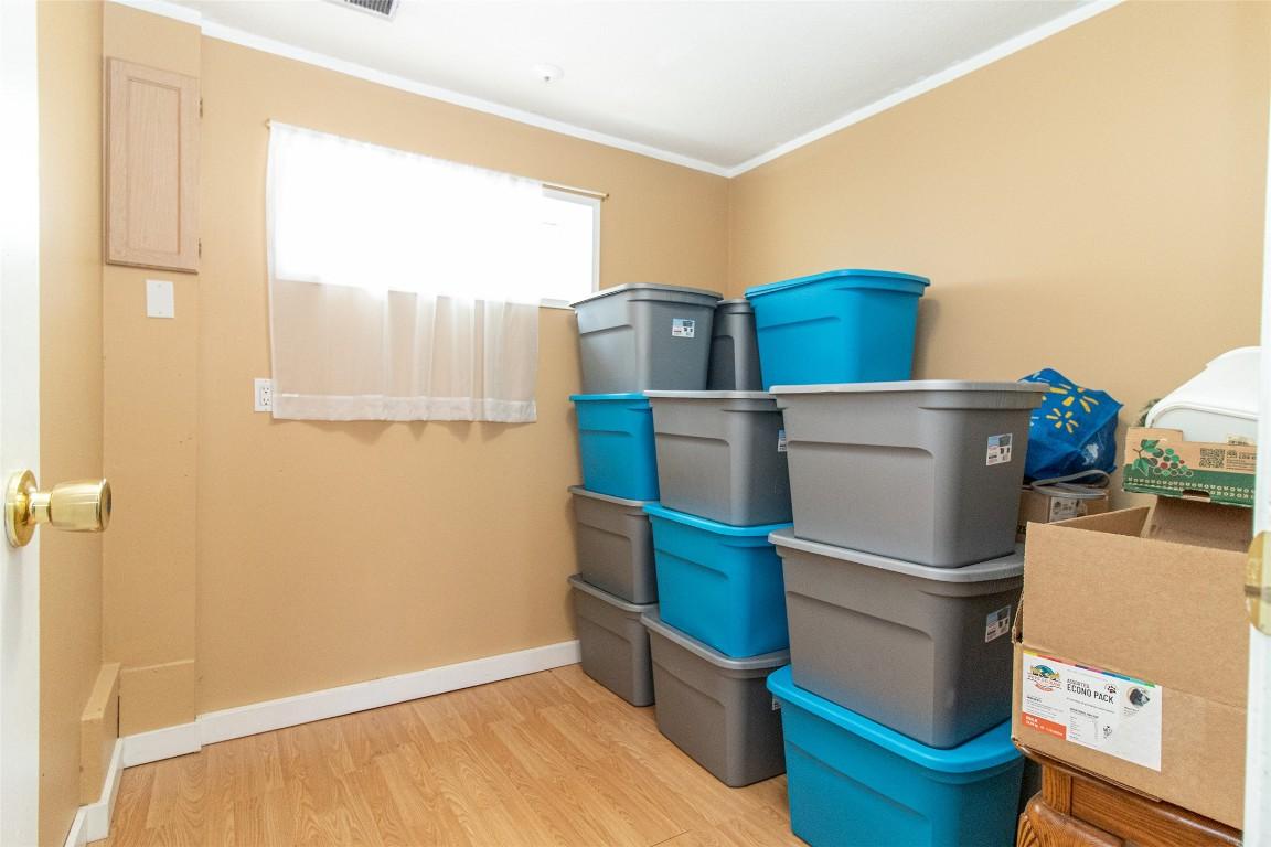 2160 Lynrick Road, Kelowna, BC - Indoor