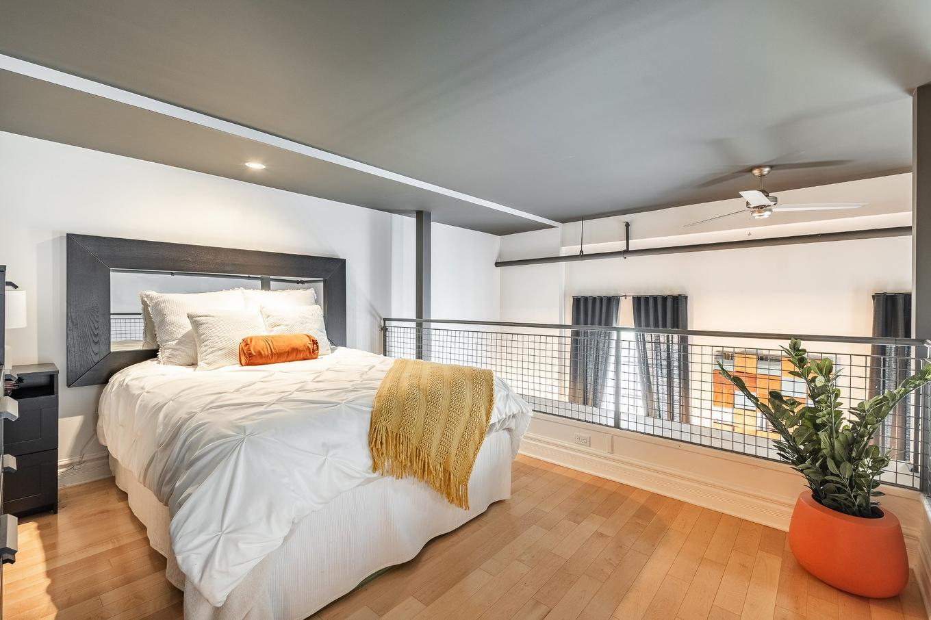 Bedroom - 212-65 Boul. René-Lévesque E., Montréal (Ville-Marie), QC - Indoor Photo Showing Bedroom