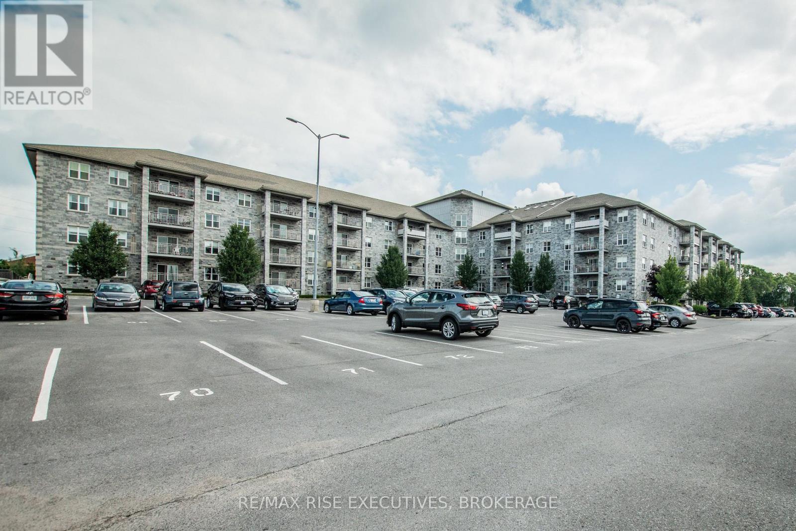 405 - 539 Armstrong Road, Kingston (East Gardiners Rd), ON - Outdoor With Facade