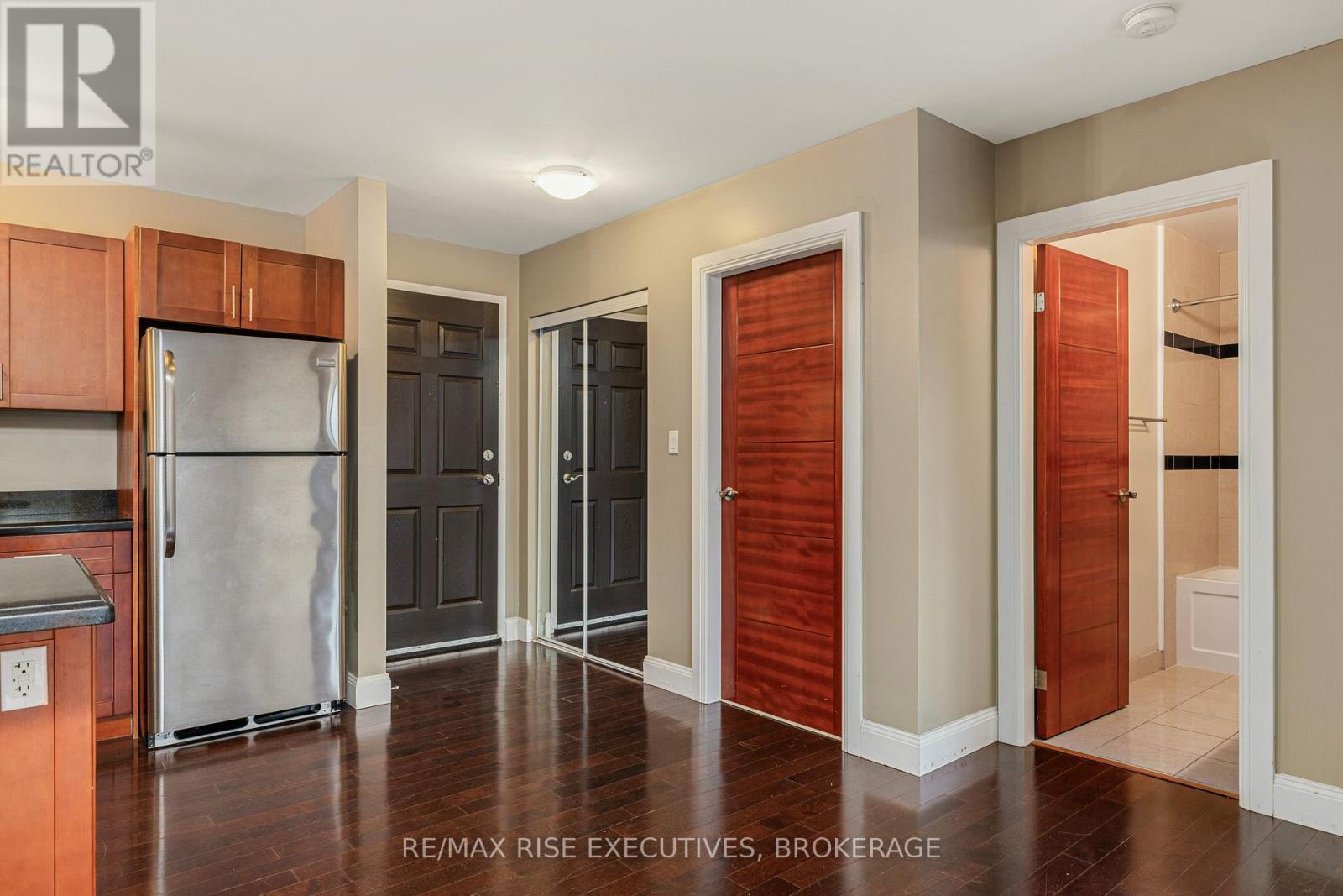 405 - 539 Armstrong Road, Kingston (East Gardiners Rd), ON - Indoor Photo Showing Kitchen