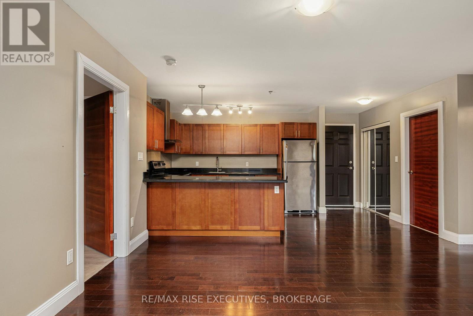 405 - 539 Armstrong Road, Kingston (East Gardiners Rd), ON - Indoor Photo Showing Kitchen