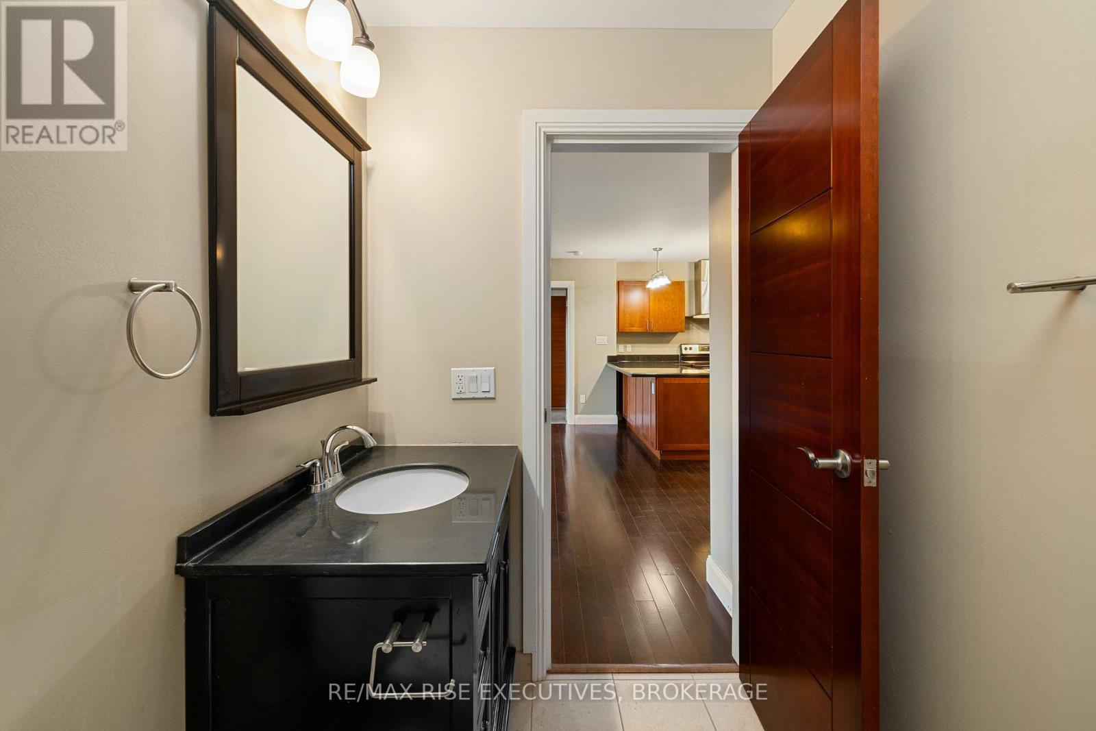 405 - 539 Armstrong Road, Kingston (East Gardiners Rd), ON - Indoor Photo Showing Bathroom