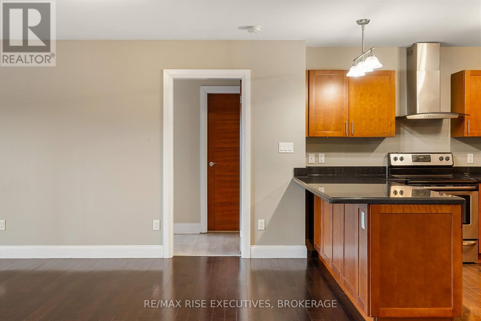 405 - 539 Armstrong Road, Kingston (East Gardiners Rd), ON - Indoor Photo Showing Kitchen