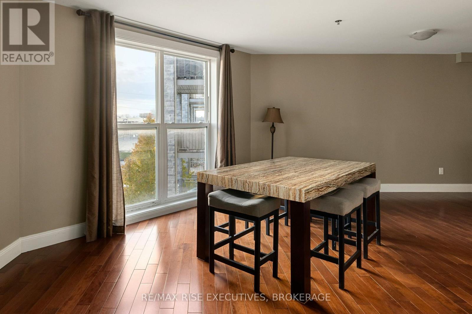 405 - 539 Armstrong Road, Kingston (East Gardiners Rd), ON - Indoor Photo Showing Dining Room
