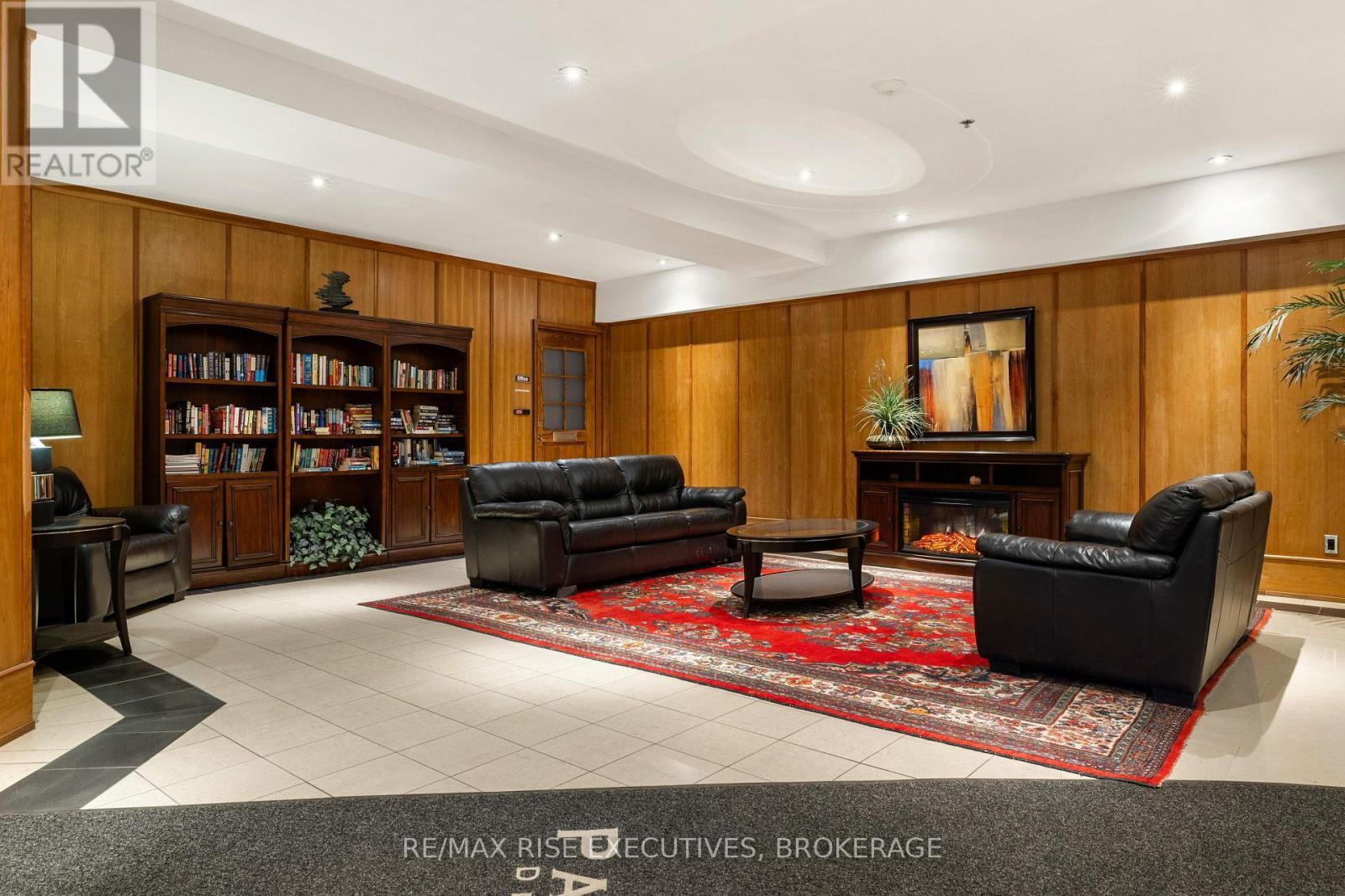 405 - 539 Armstrong Road, Kingston (East Gardiners Rd), ON - Indoor