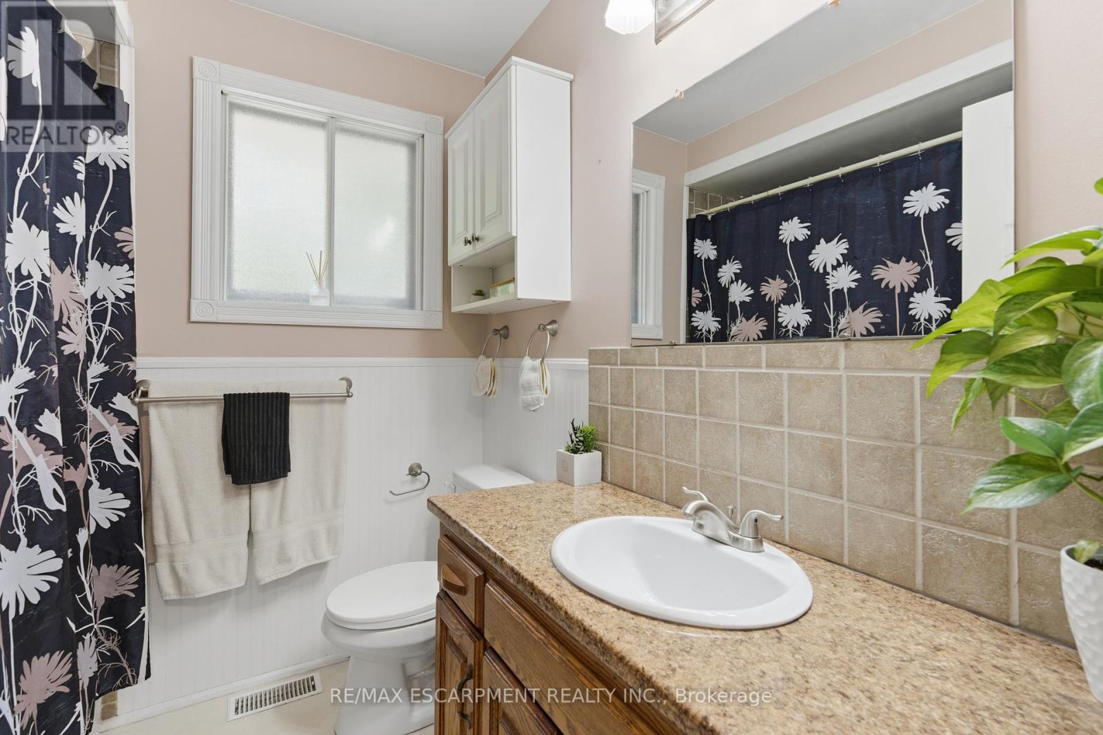 62 Oswego Park Road, Haldimand, ON - Indoor Photo Showing Bathroom