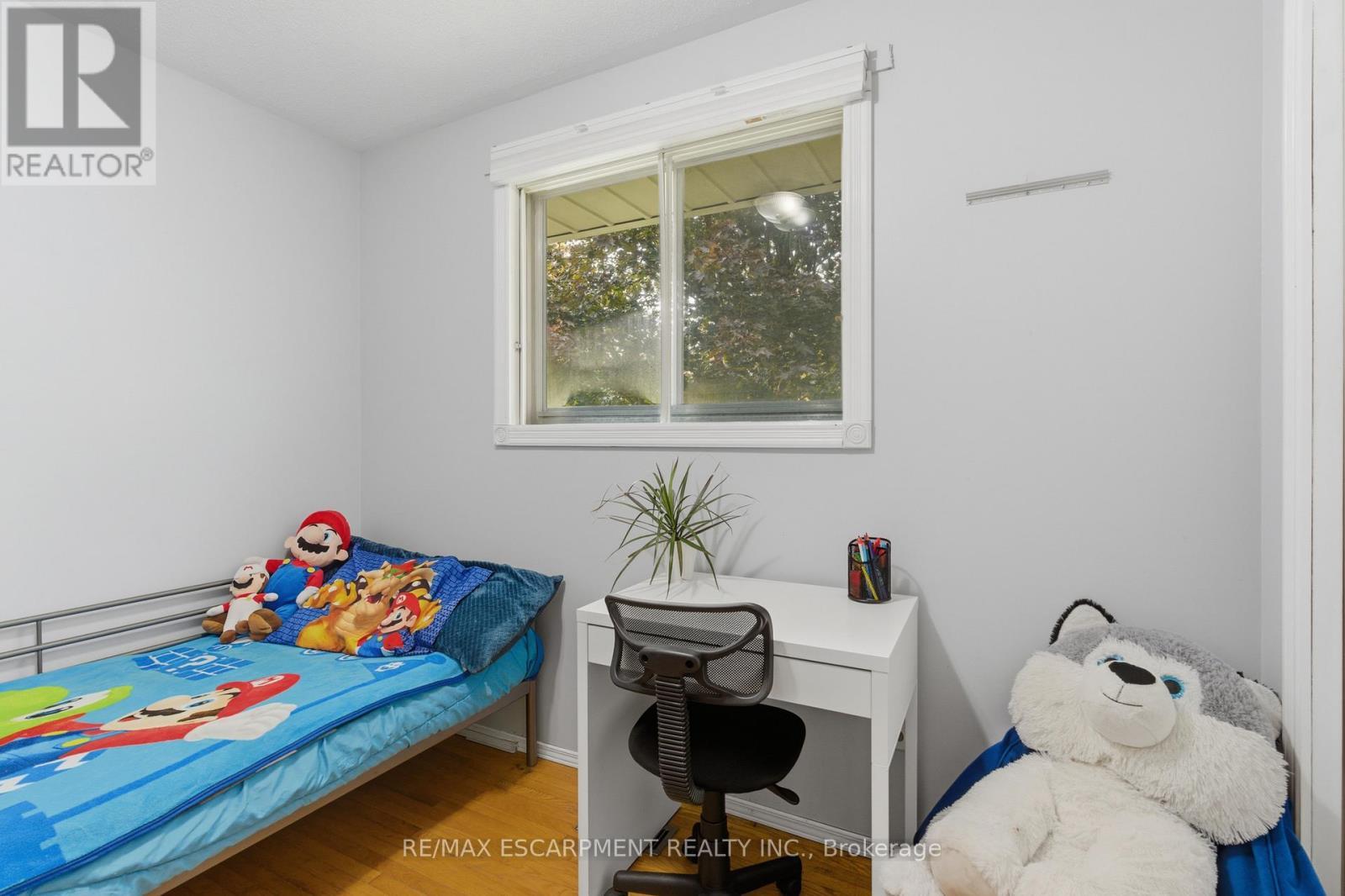 62 Oswego Park Road, Haldimand, ON - Indoor Photo Showing Bedroom