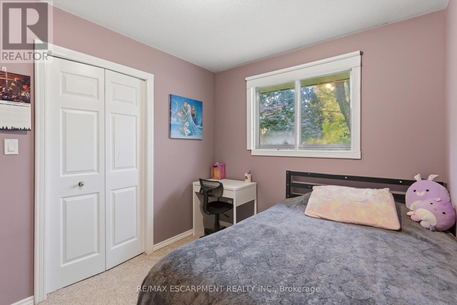 62 Oswego Park Road, Haldimand, ON - Indoor Photo Showing Bedroom