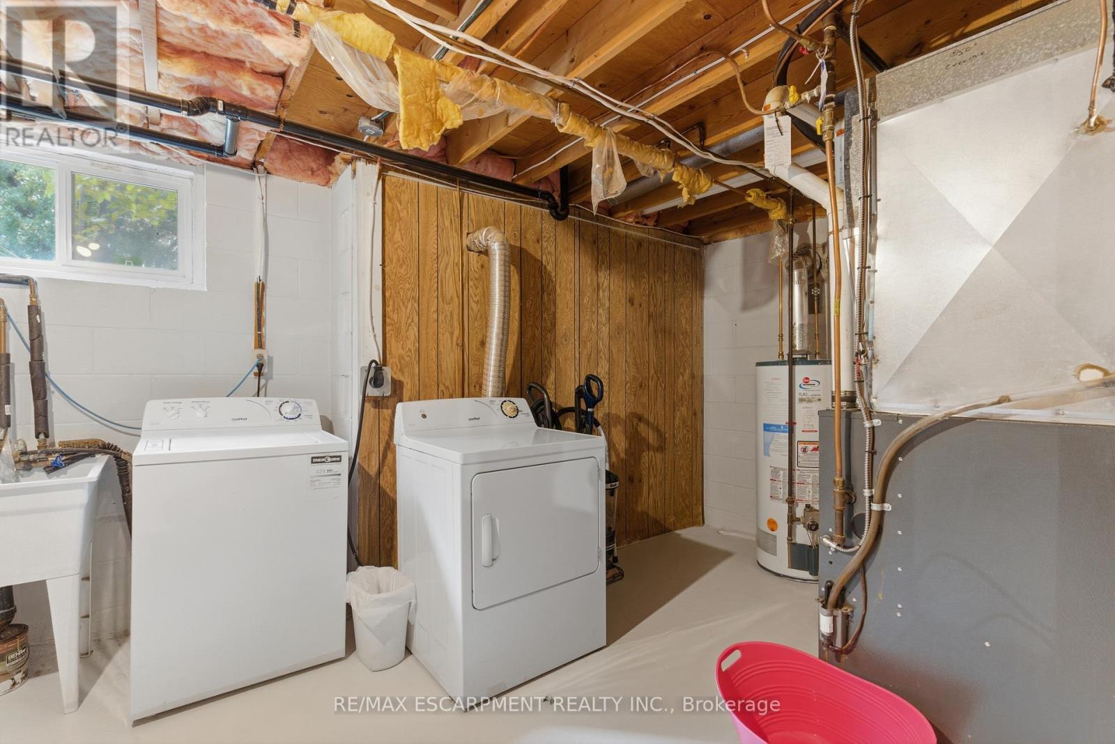 62 Oswego Park Road, Haldimand, ON - Indoor Photo Showing Laundry Room