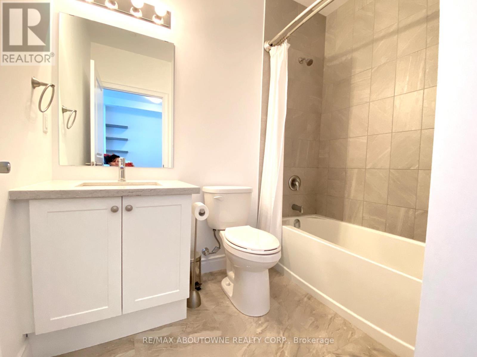606 - 125 Shoreview Place, Hamilton, ON - Indoor Photo Showing Bathroom